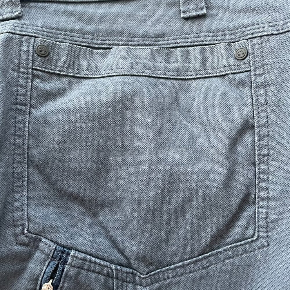 Wrangler All Terrain Gear Men's Shorts Navy Blue Size 44 Regular NWOT - Picture 2 of 11